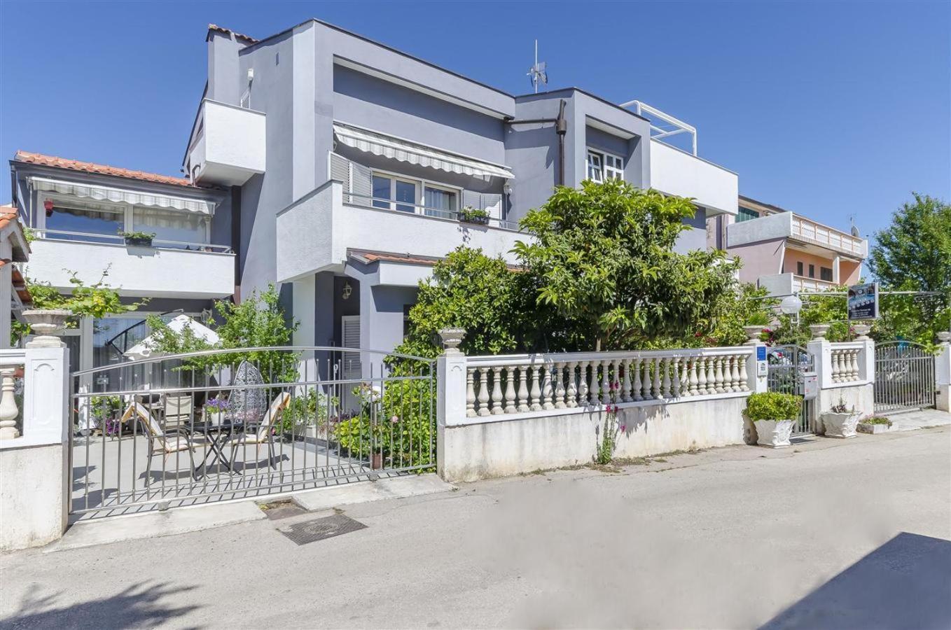 Apartments Keran - By Suites Living Водице Екстериор снимка